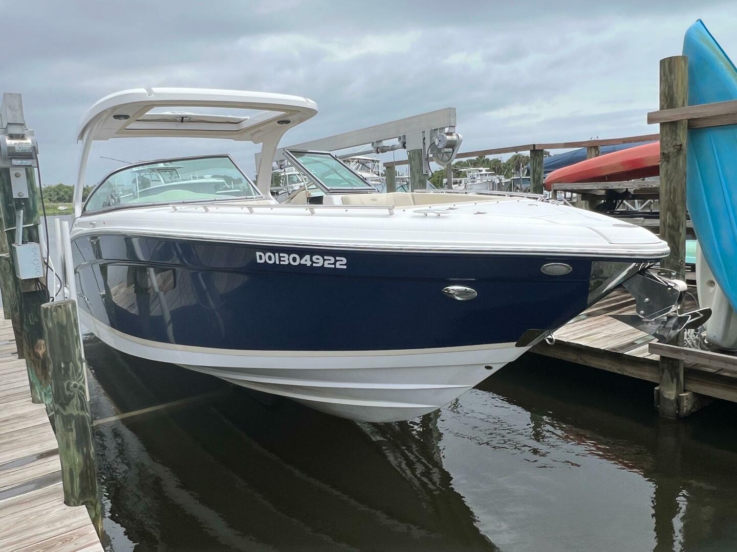 Slide: The Image of Regal 3300 Bowrider 2020 - 5003039