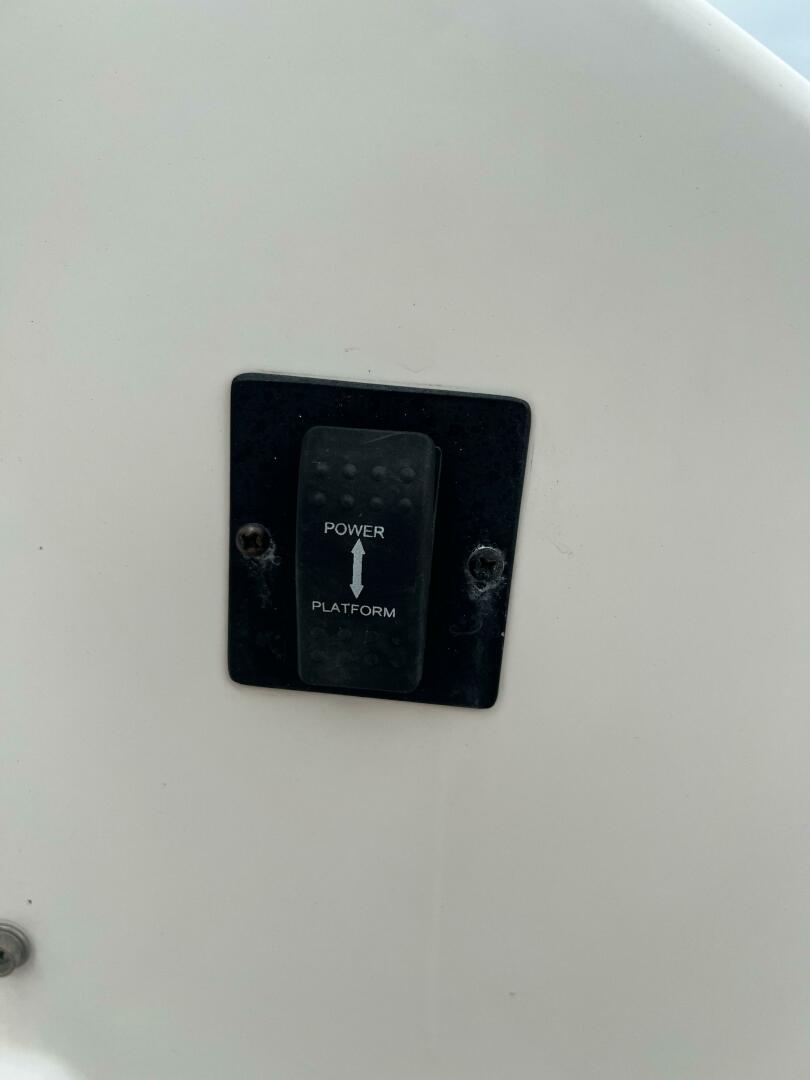 Slide: The Image of Regal 3300 Bowrider 2020 - 5003061
