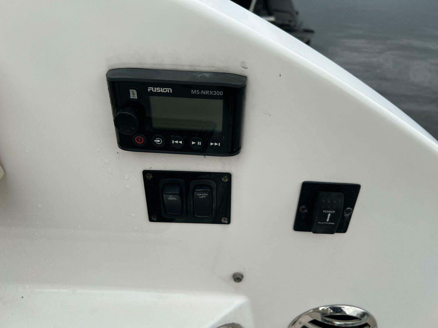 Slide: The Image of Regal 3300 Bowrider 2020 - 5003062