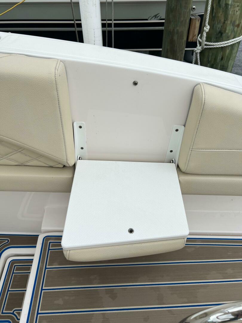 Slide: The Image of Regal 3300 Bowrider 2020 - 5003063