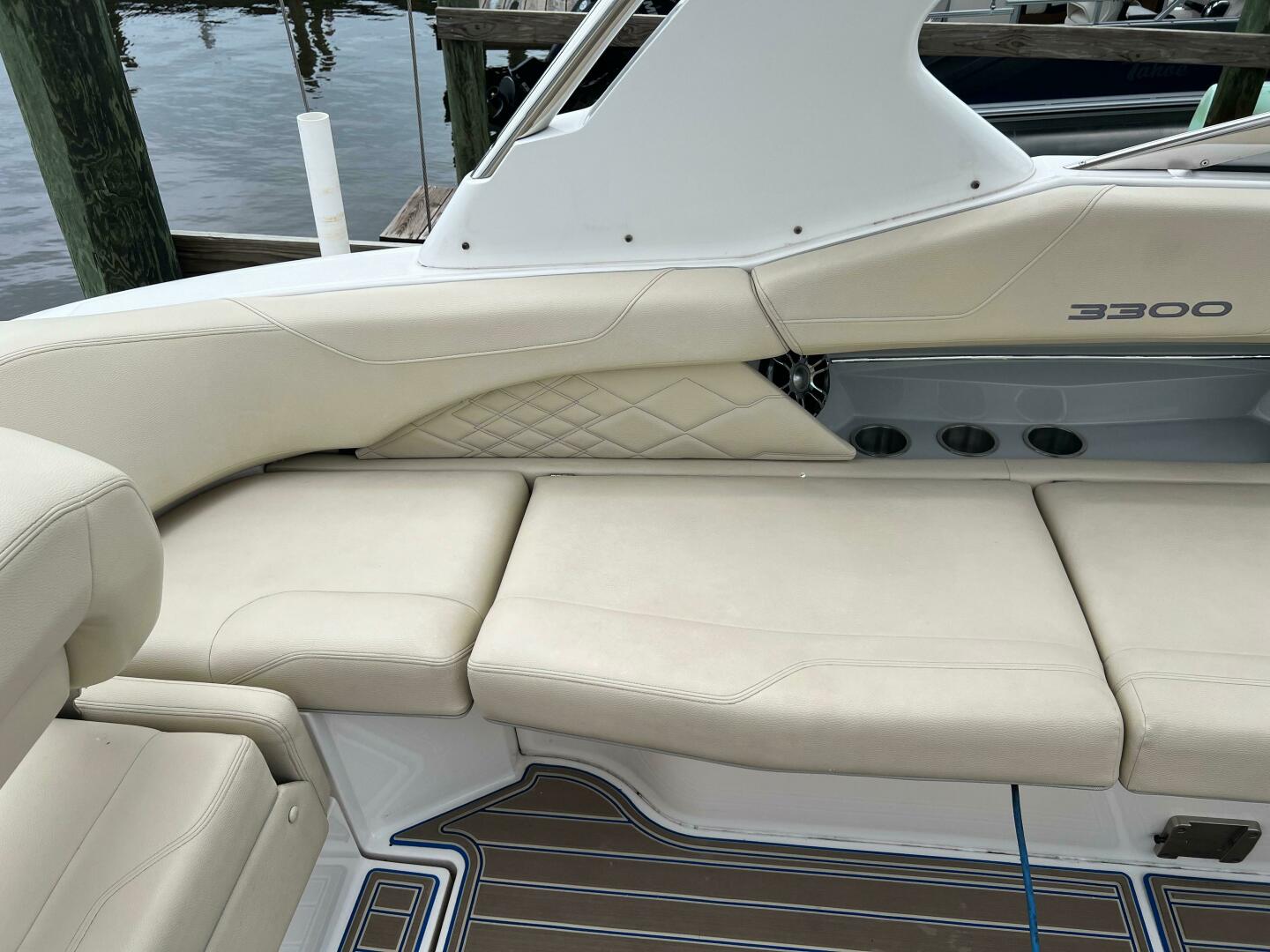 Slide: The Image of Regal 3300 Bowrider 2020 - 5003073