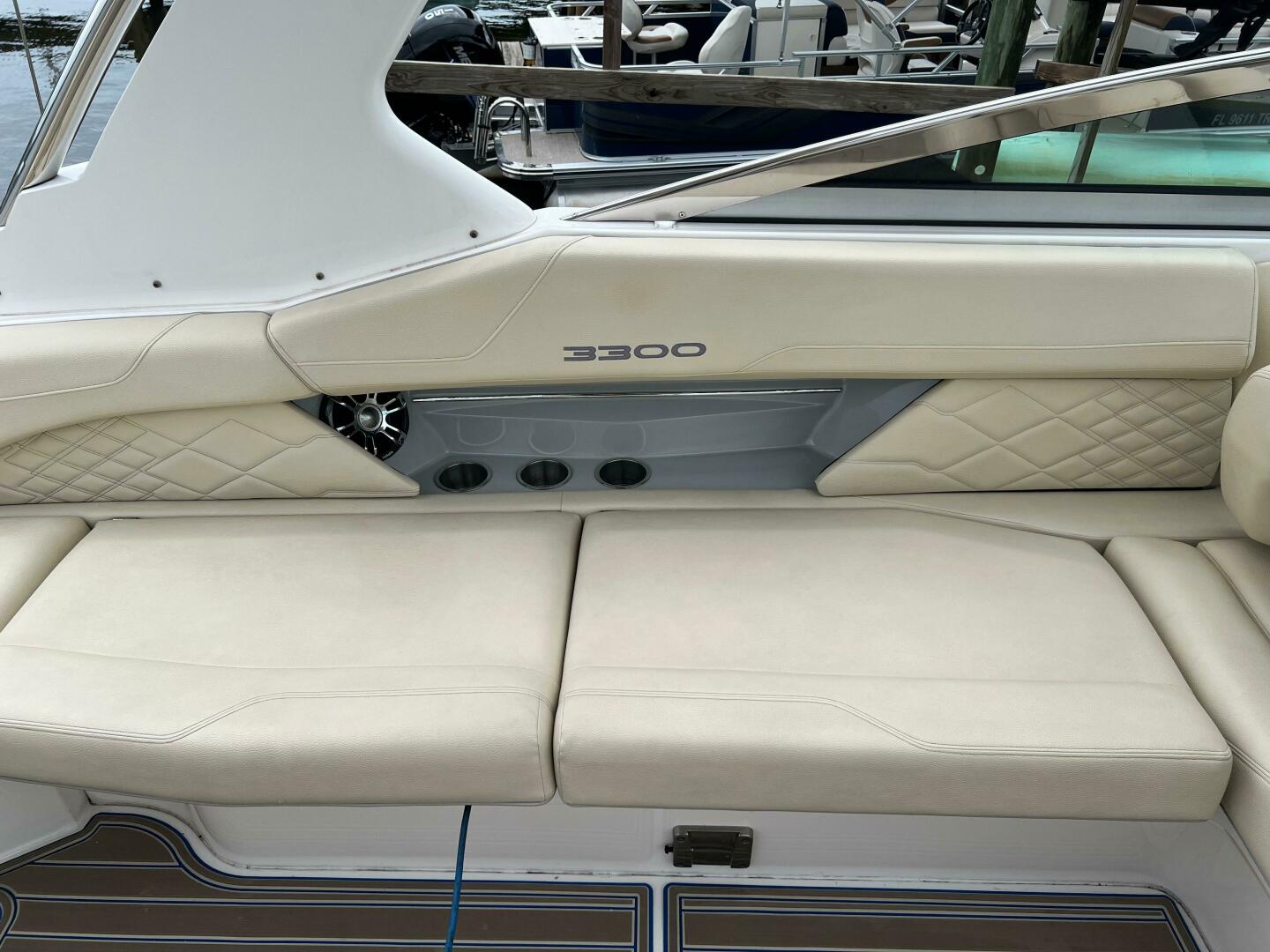 Slide: The Image of Regal 3300 Bowrider 2020 - 5003075