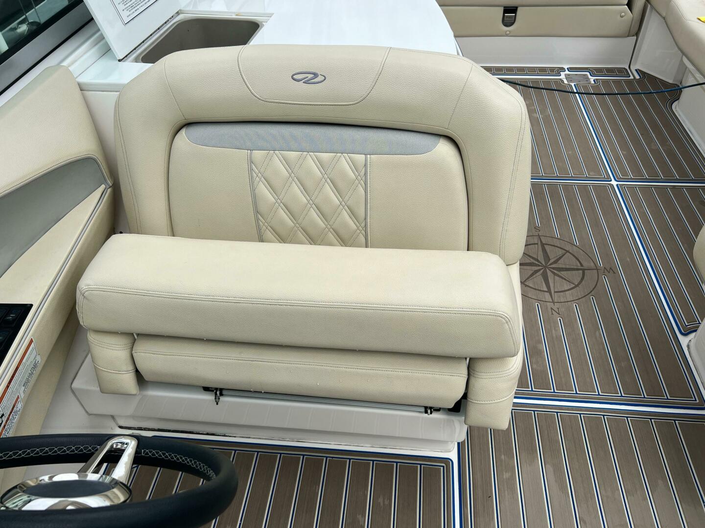 Slide: The Image of Regal 3300 Bowrider 2020 - 5003083