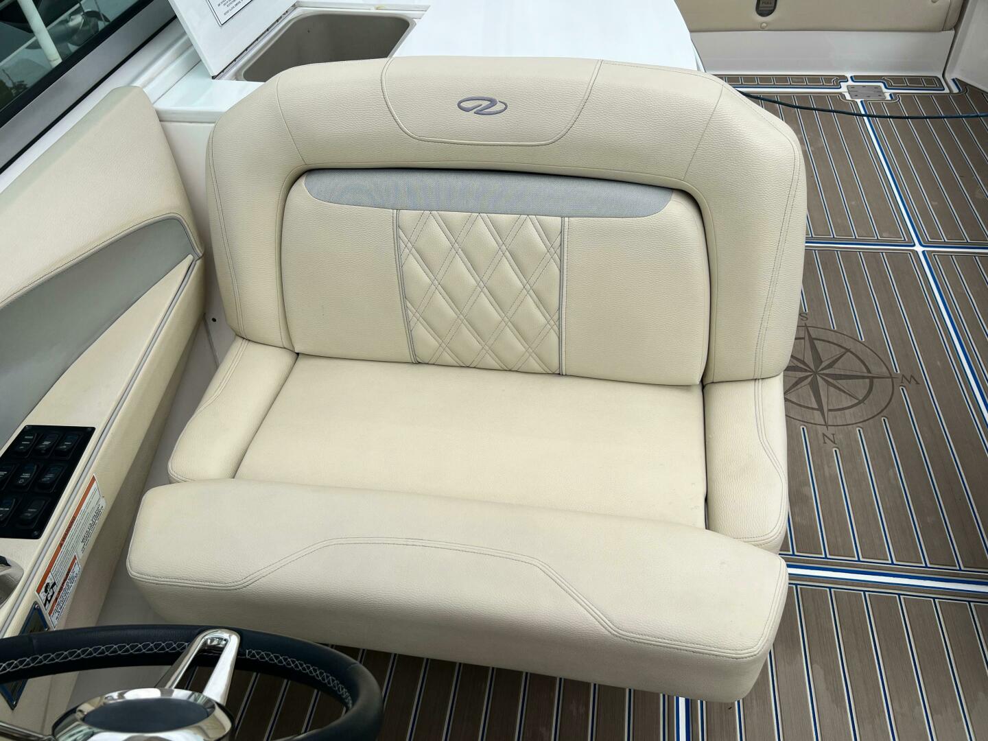 Slide: The Image of Regal 3300 Bowrider 2020 - 5003086