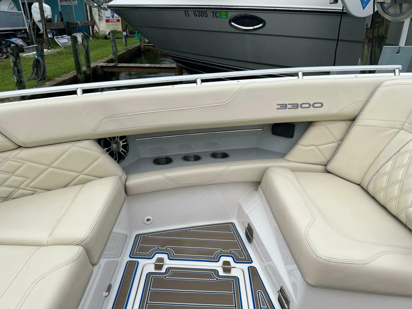 Slide: The Image of Regal 3300 Bowrider 2020 - 5003091