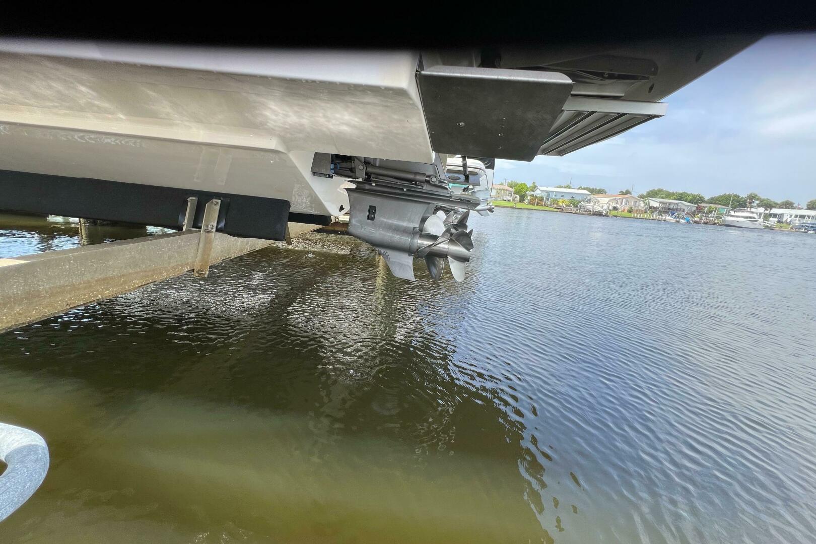 Slide: The Image of Regal 3300 Bowrider 2020 - 5003097