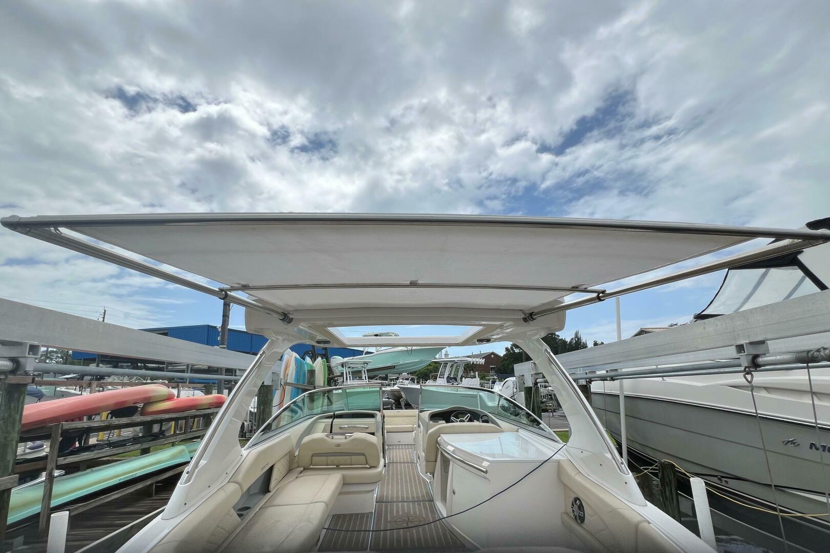 Slide: The Image of Regal 3300 Bowrider 2020 - 5003117
