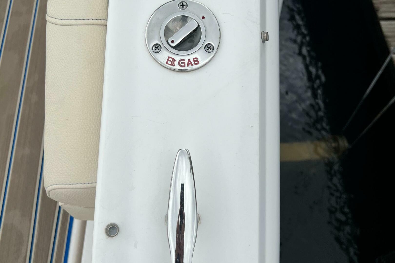 Slide: The Image of Regal 3300 Bowrider 2020 - 5003118