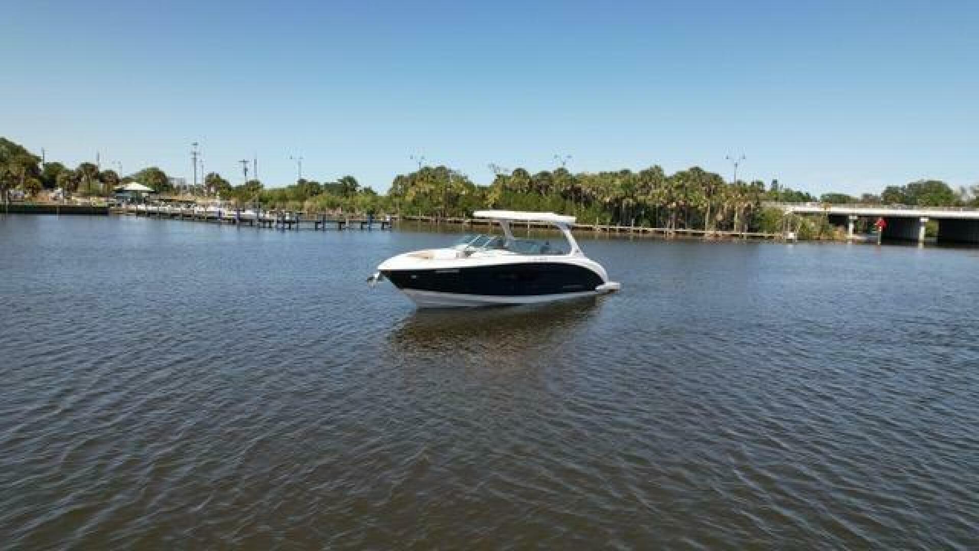 Slide: The Image of Regal 3300 Bowrider 2020 - 5003207