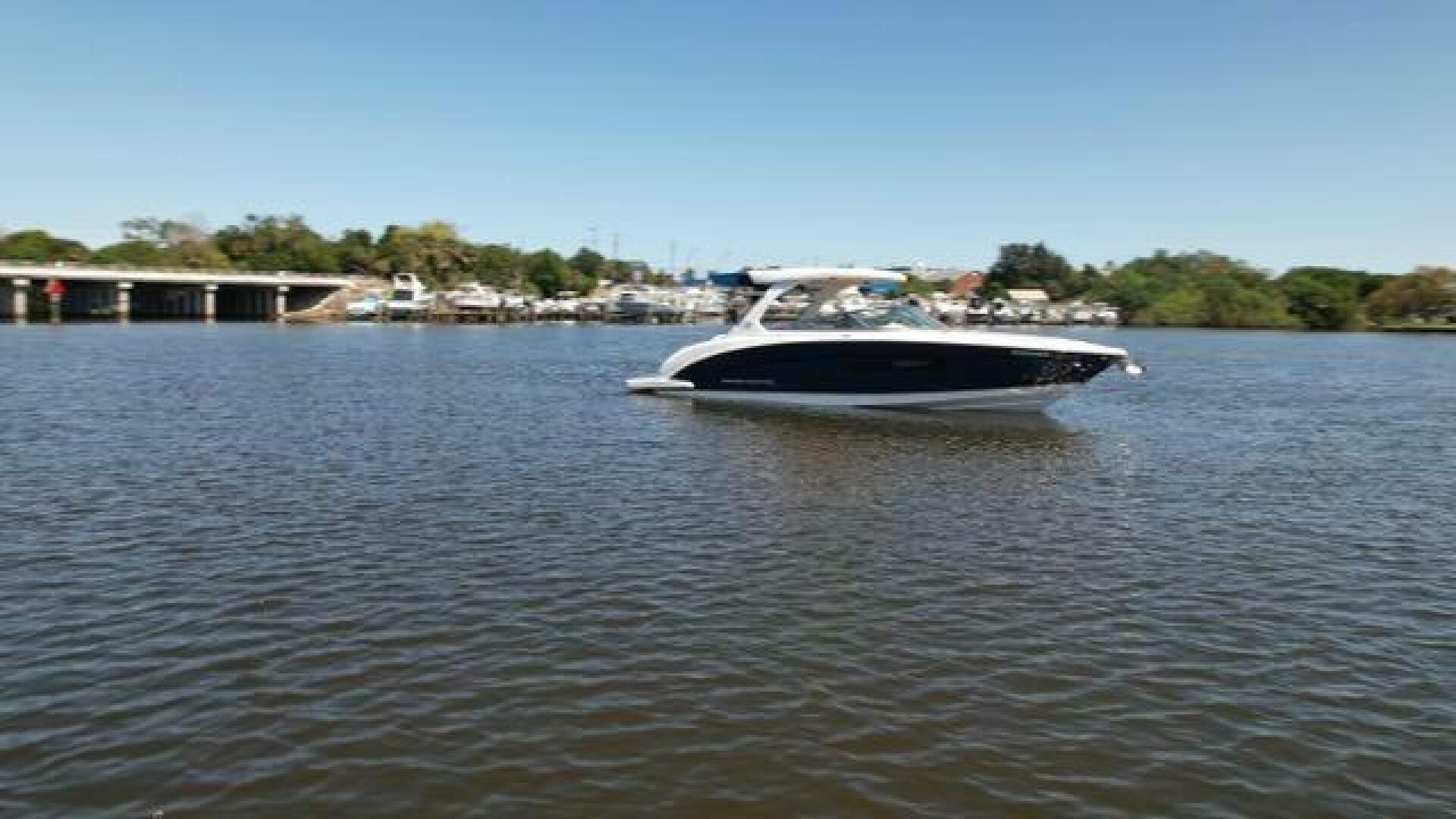 Slide: The Image of Regal 3300 Bowrider 2020 - 5003210