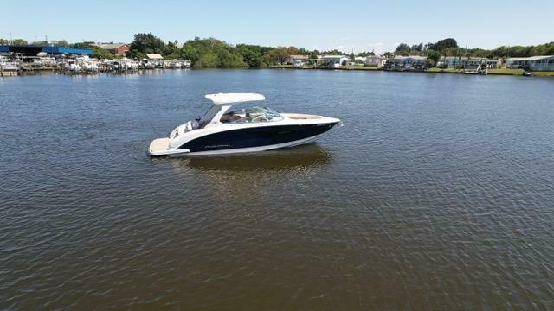 Slide: The Image of Regal 3300 Bowrider 2020 - 5003212