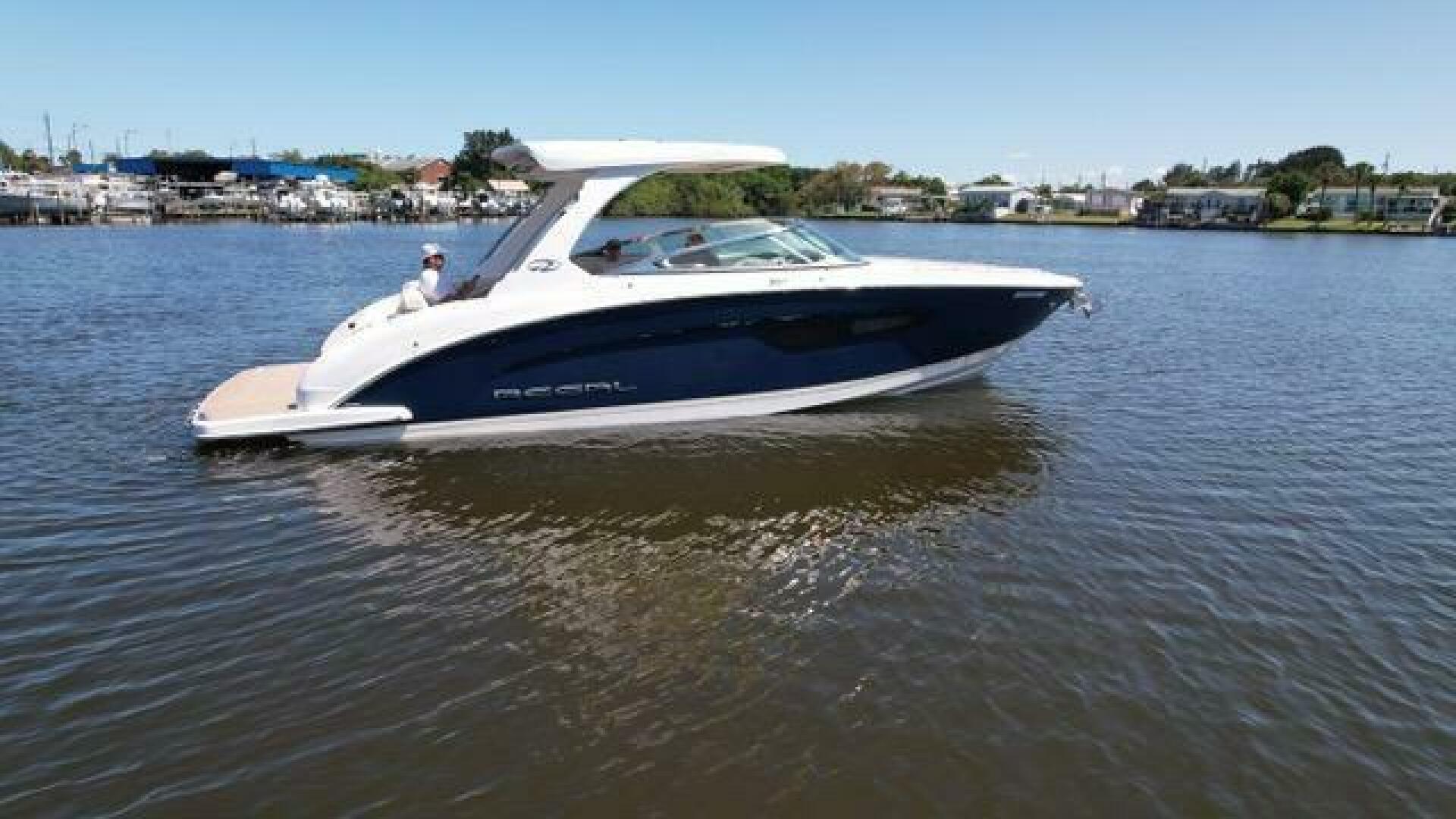 Slide: The Image of Regal 3300 Bowrider 2020 - 5003213