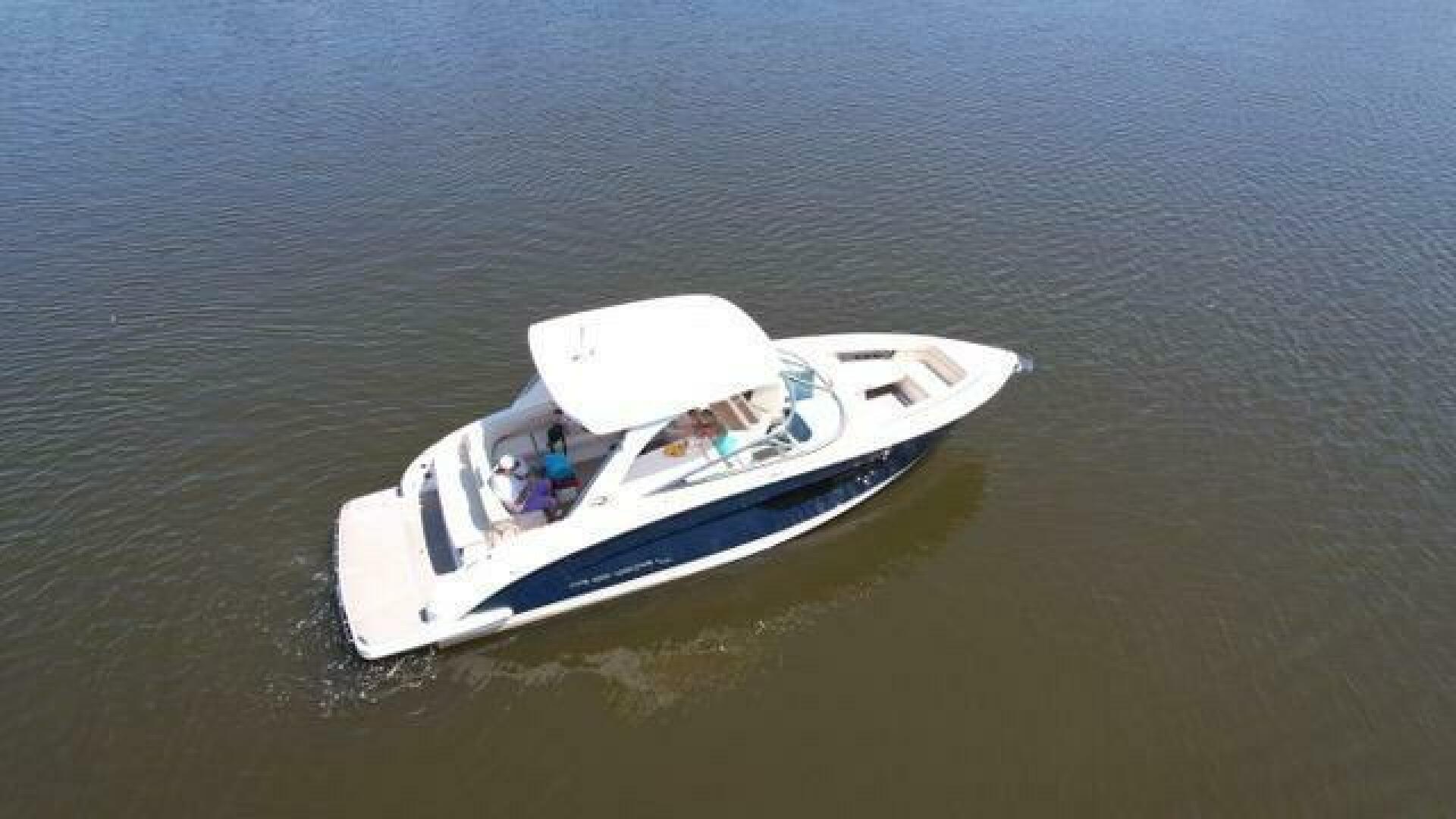 Slide: The Image of Regal 3300 Bowrider 2020 - 5003214