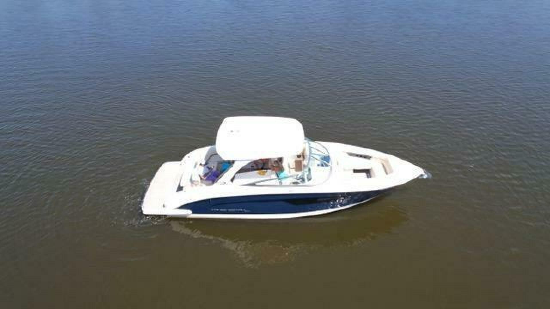 Slide: The Image of Regal 3300 Bowrider 2020 - 5003215