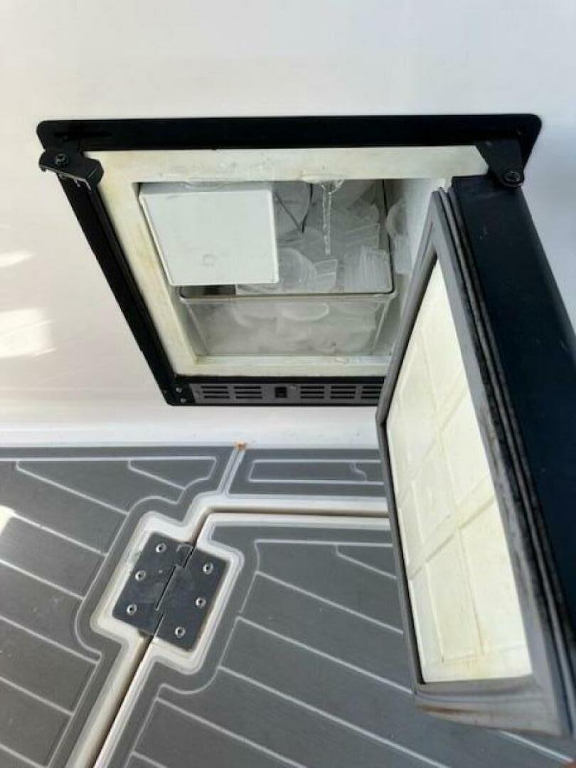 Slide: The Image of Regal 3360 Window Express 2006 - 4738592