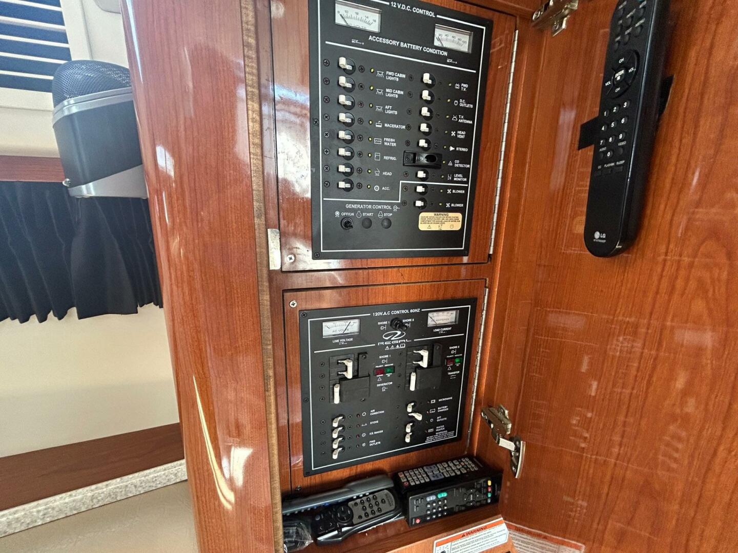 Slide: The Image of Regal 3360 Window Express 2007 - 5289037