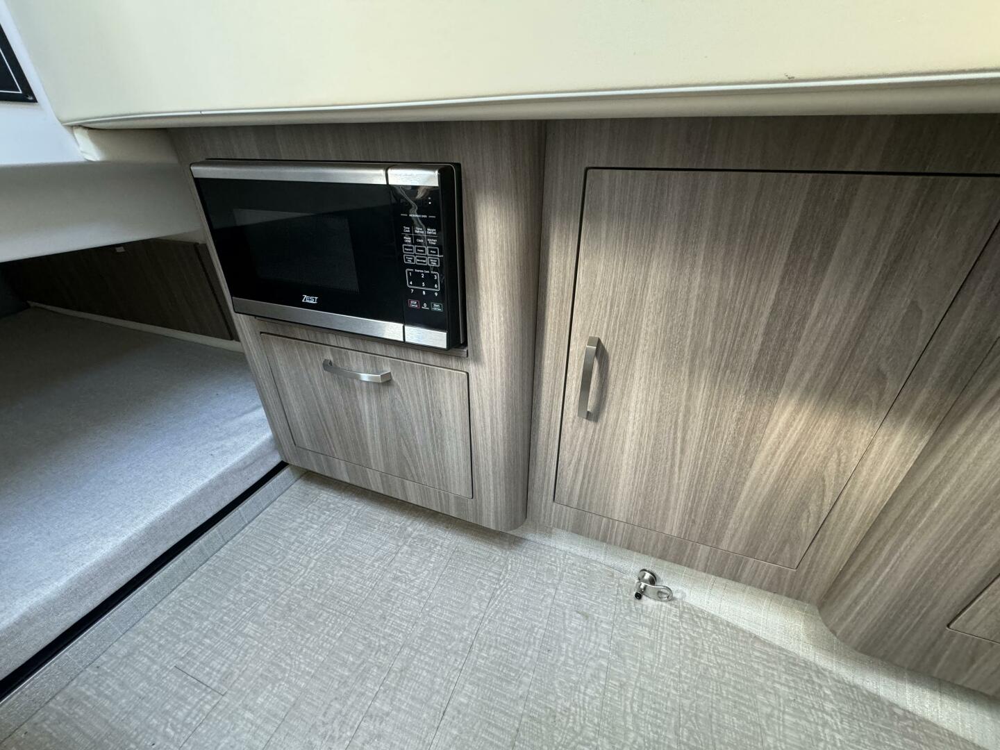 Slide: The Image of Regal 33 SAV 2022 - 4710716