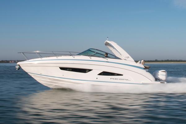 Slide: The Image of Manufacturer Provided Image: 2018 Regal 33 XO boat cruising on calm water. - 31