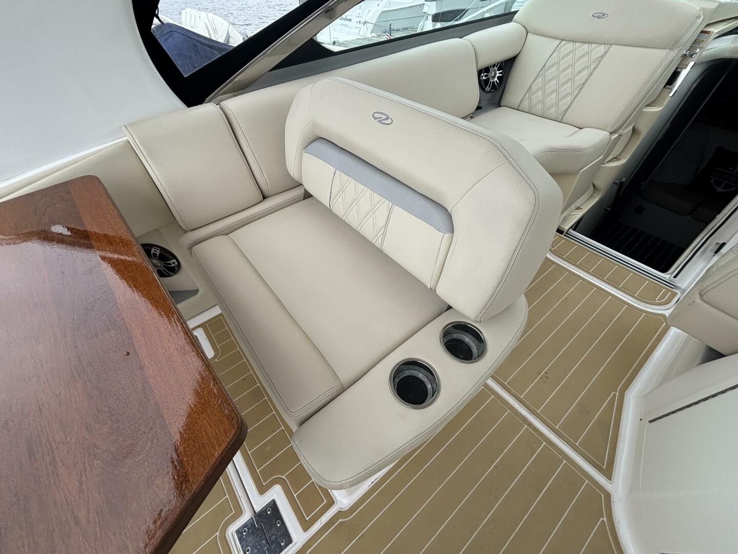 Slide: The Image of Regal 33 XO 2019 - 5482300