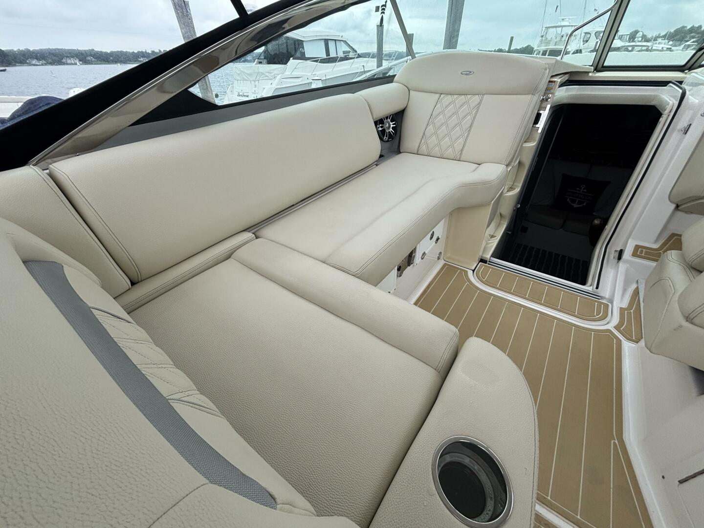 Slide: The Image of Regal 33 XO 2019 - 5482303