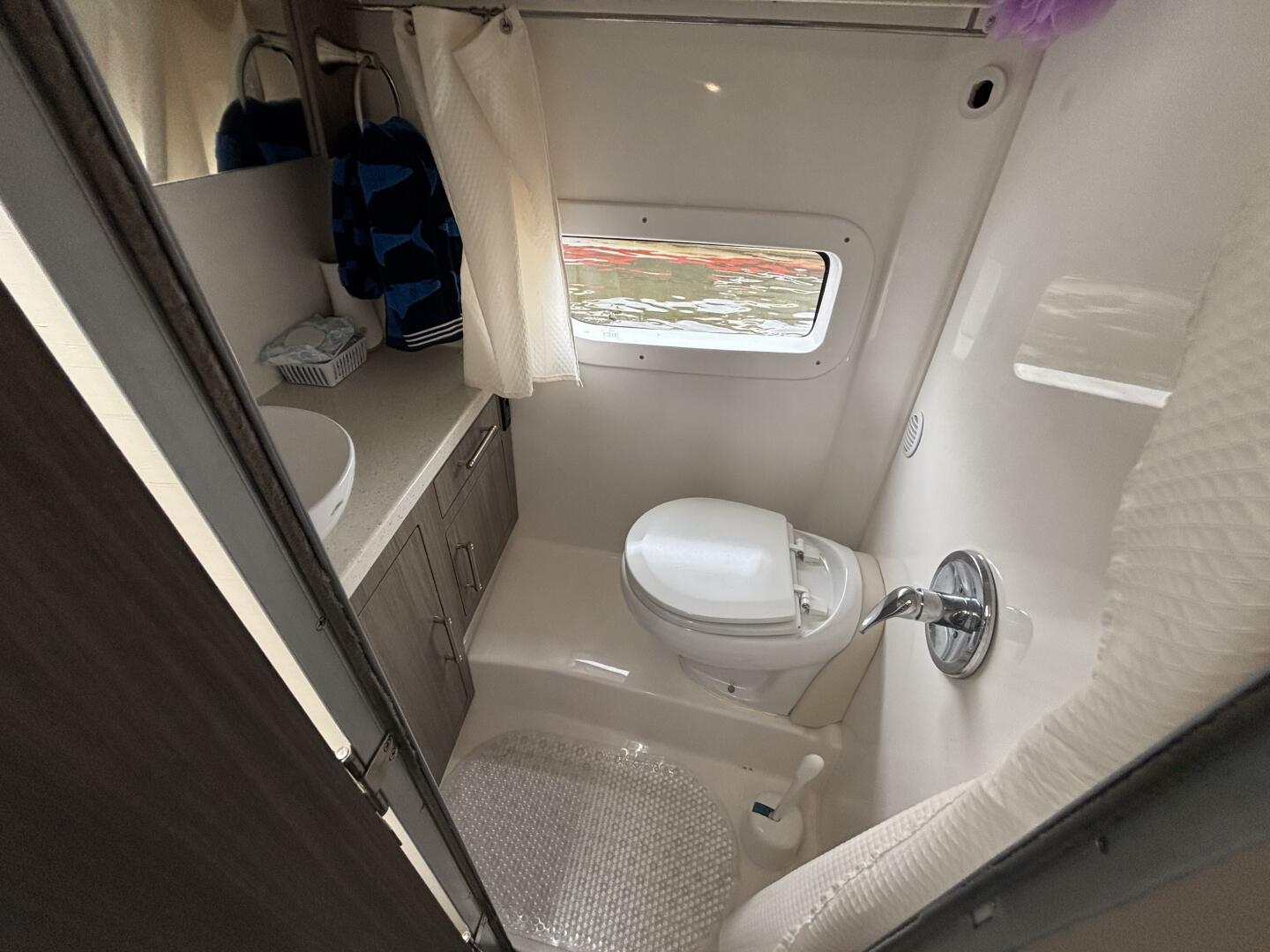 Slide: The Image of Regal 33 XO 2019 - 5482319