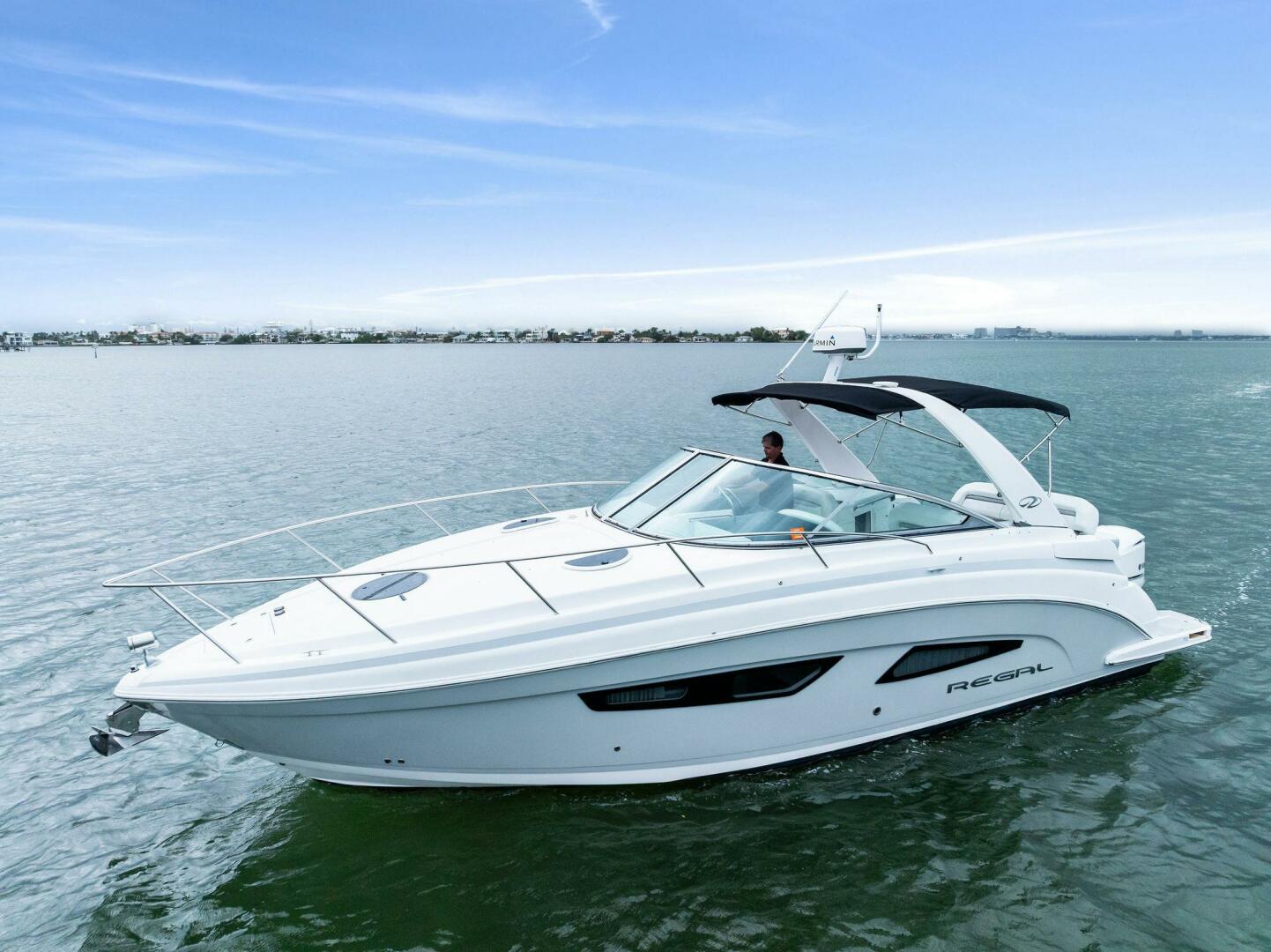 Slide: The Image of 2020 Regal 33 XO 'Snuffleupagus'-Profile 3/4 Port - 5478359