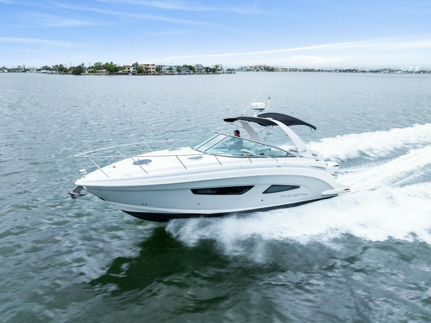 Slide: The Image of 2020 Regal 33 XO 'Snuffleupagus'-Profile 3/4 Port - 5478355