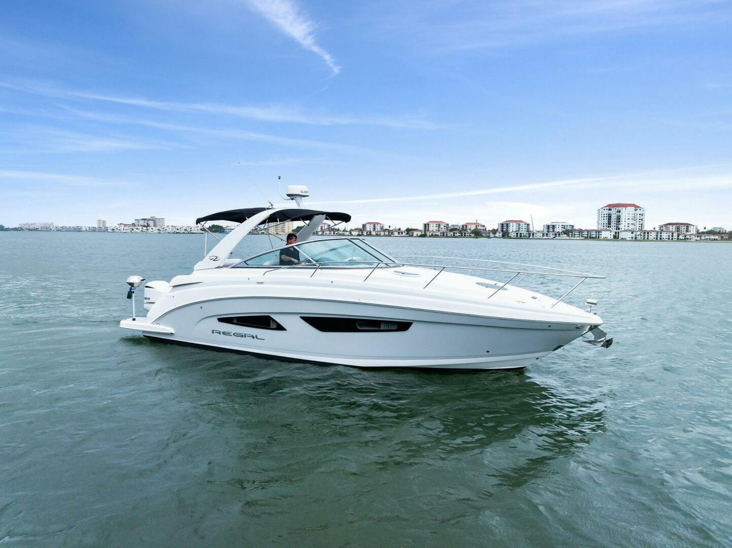 Slide: The Image of 2020 Regal 33 XO 'Snuffleupagus'-Profile 3/4 Starboard - 5478361