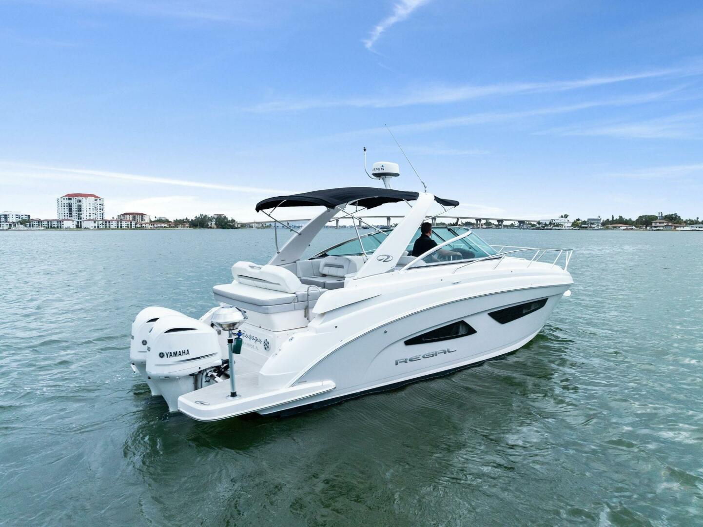 Slide: The Image of 2020 Regal 33 XO 'Snuffleupagus'-Profile 3/4 Starboard Stern - 5478362