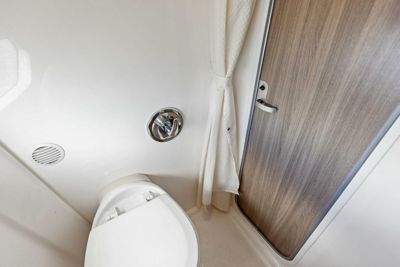 Slide: The Image of 2020 Regal 33 XO 'Snuffleupagus'-Head - 5490259