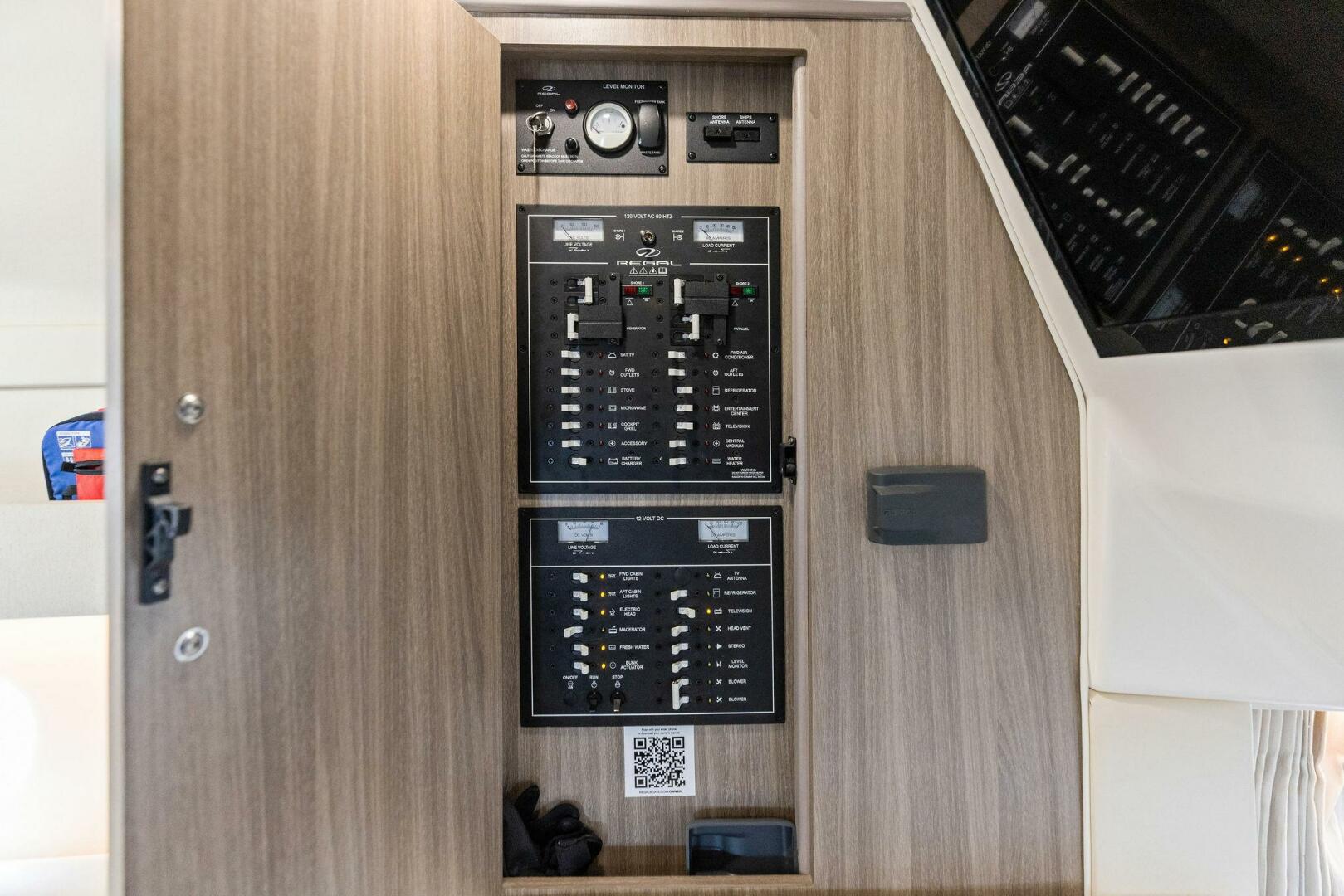 Slide: The Image of 2020 Regal 33 XO 'Snuffleupagus'-Switch Panel - 5490260