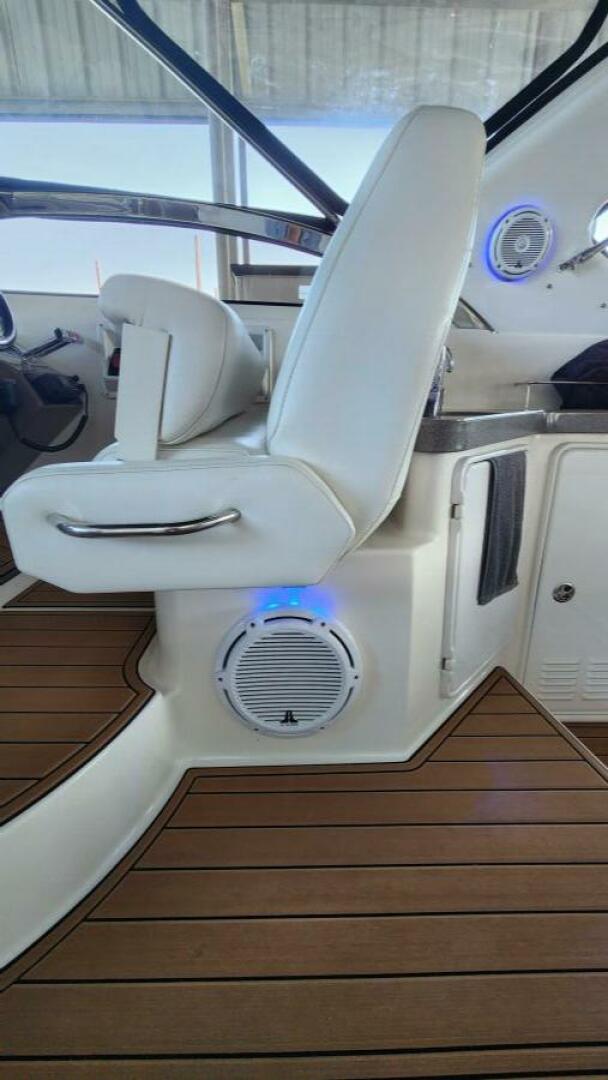 Slide: The Image of 2006 Regal 3560 - 5216125