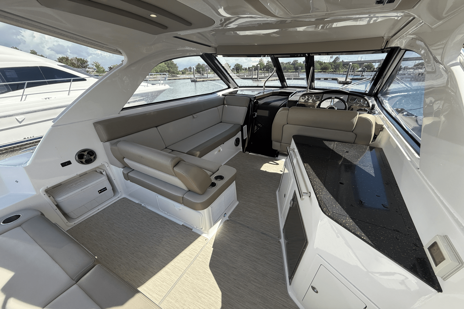 Slide: The Image of Regal 35 SPORT COUPE 2015 - 15