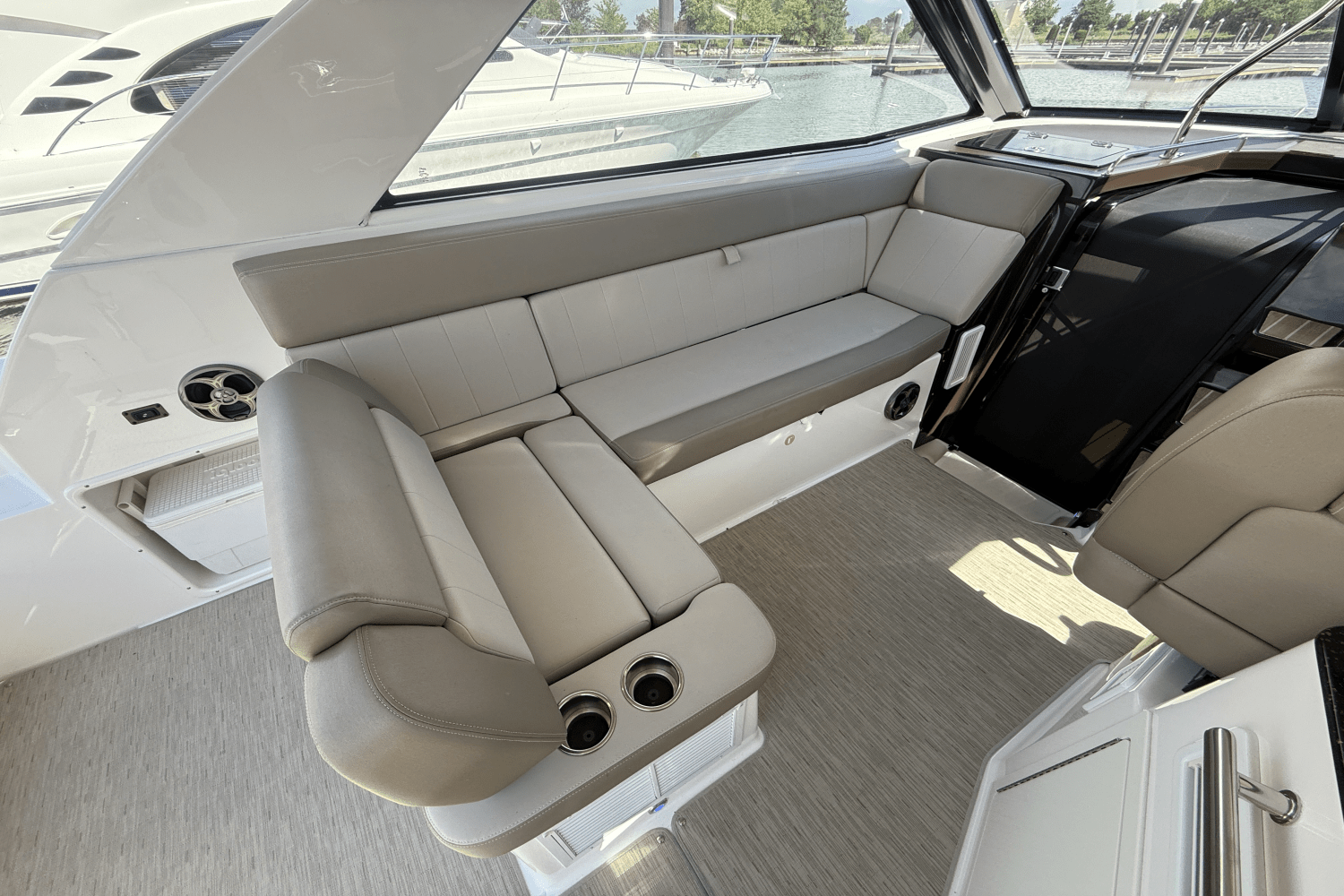 Slide: The Image of Regal 35 SPORT COUPE 2015 - 21