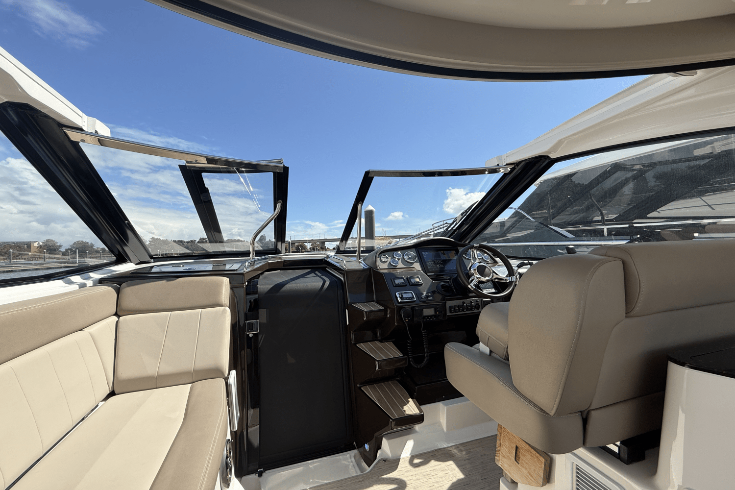 Slide: The Image of Regal 35 SPORT COUPE 2015 - 28