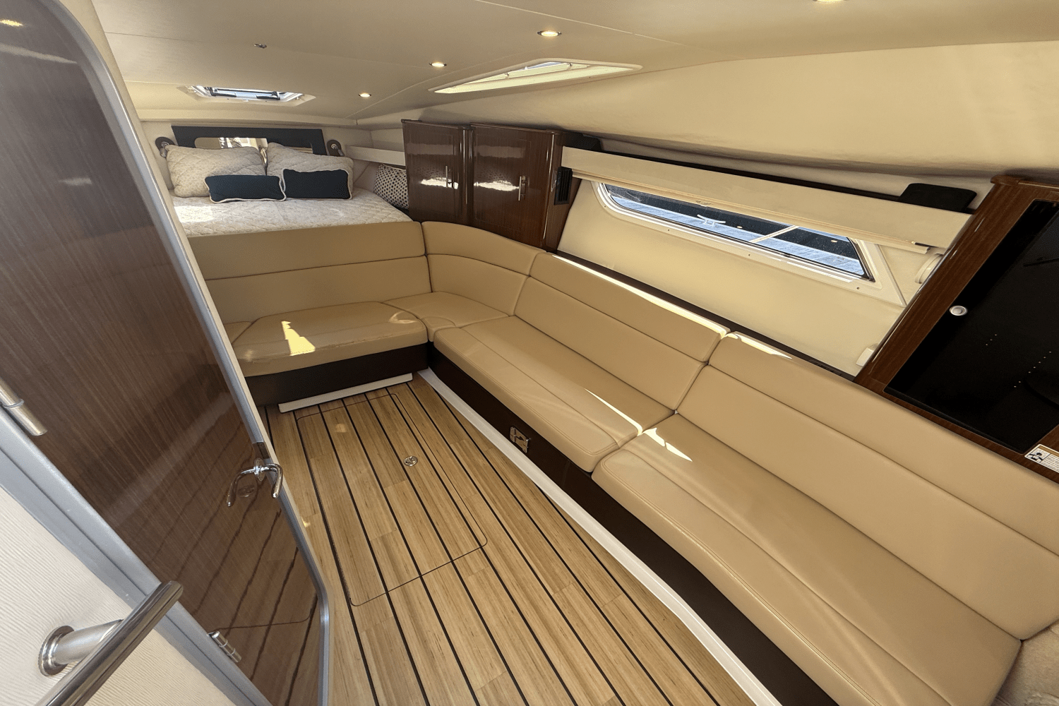 Slide: The Image of Regal 35 SPORT COUPE 2015 - 30