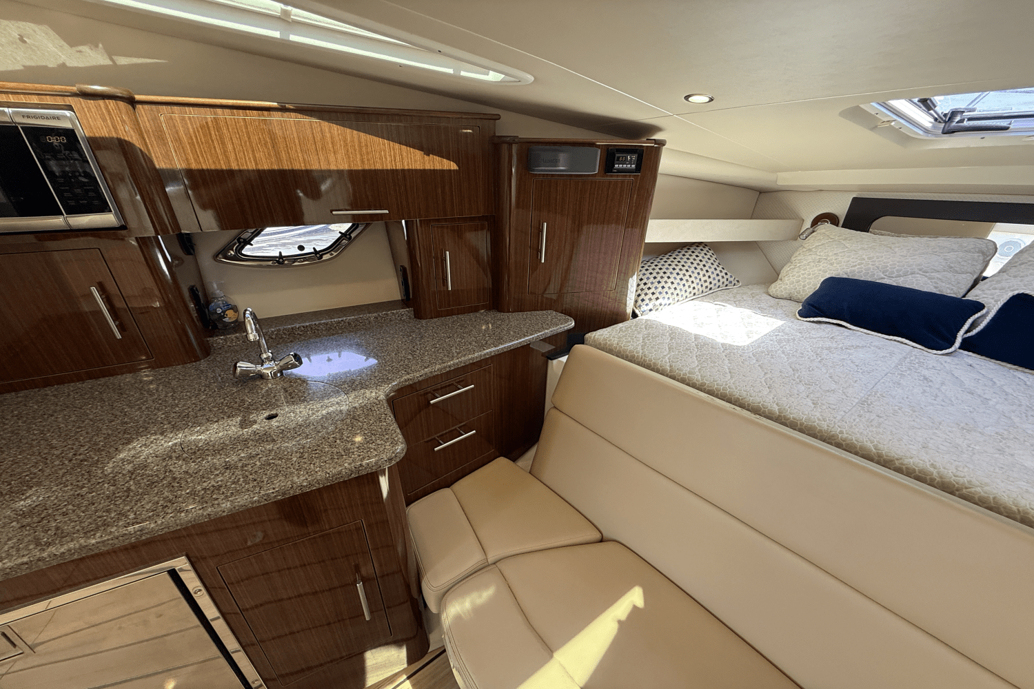 Slide: The Image of Regal 35 SPORT COUPE 2015 - 32