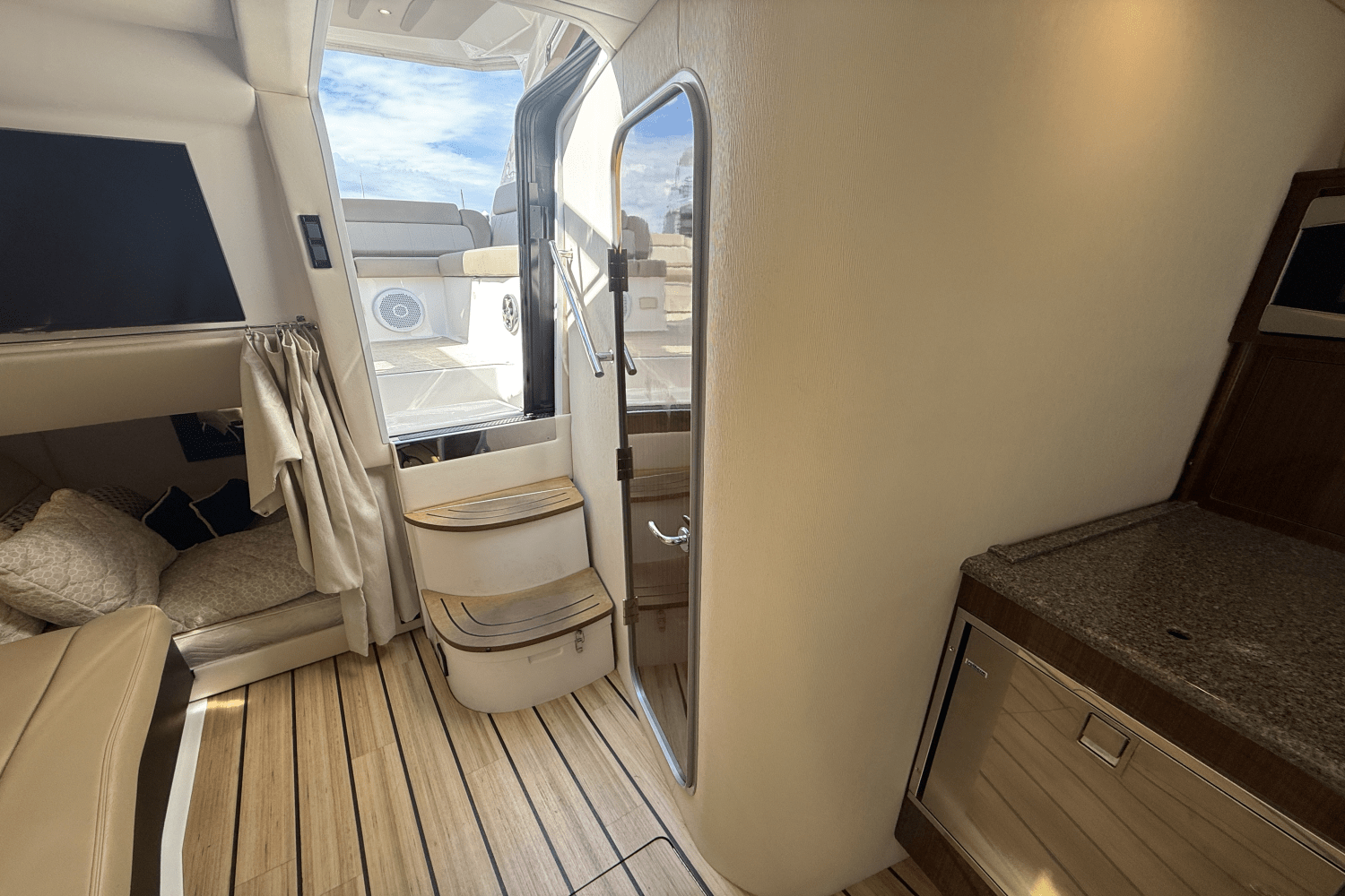 Slide: The Image of Regal 35 SPORT COUPE 2015 - 34