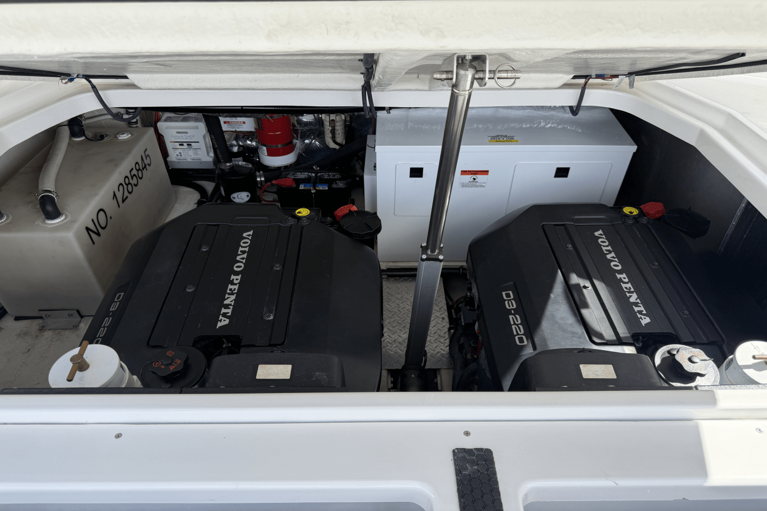 Slide: The Image of Regal 35 SPORT COUPE 2015 - 44