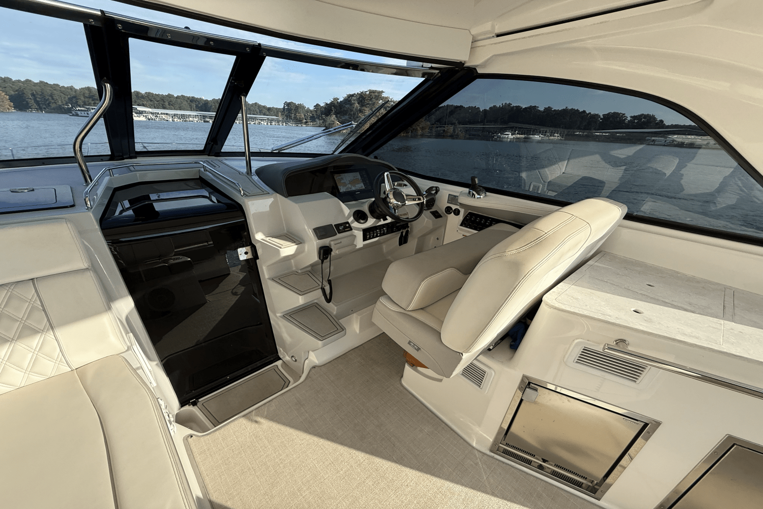 Slide: The Image of Regal 35 SPORT COUPE 2021 - 28
