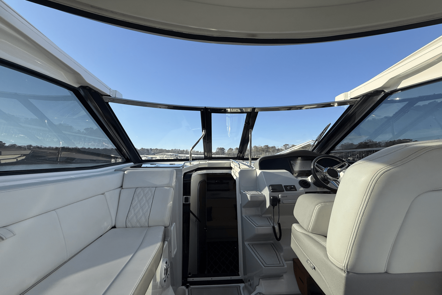 Slide: The Image of Regal 35 SPORT COUPE 2021 - 34