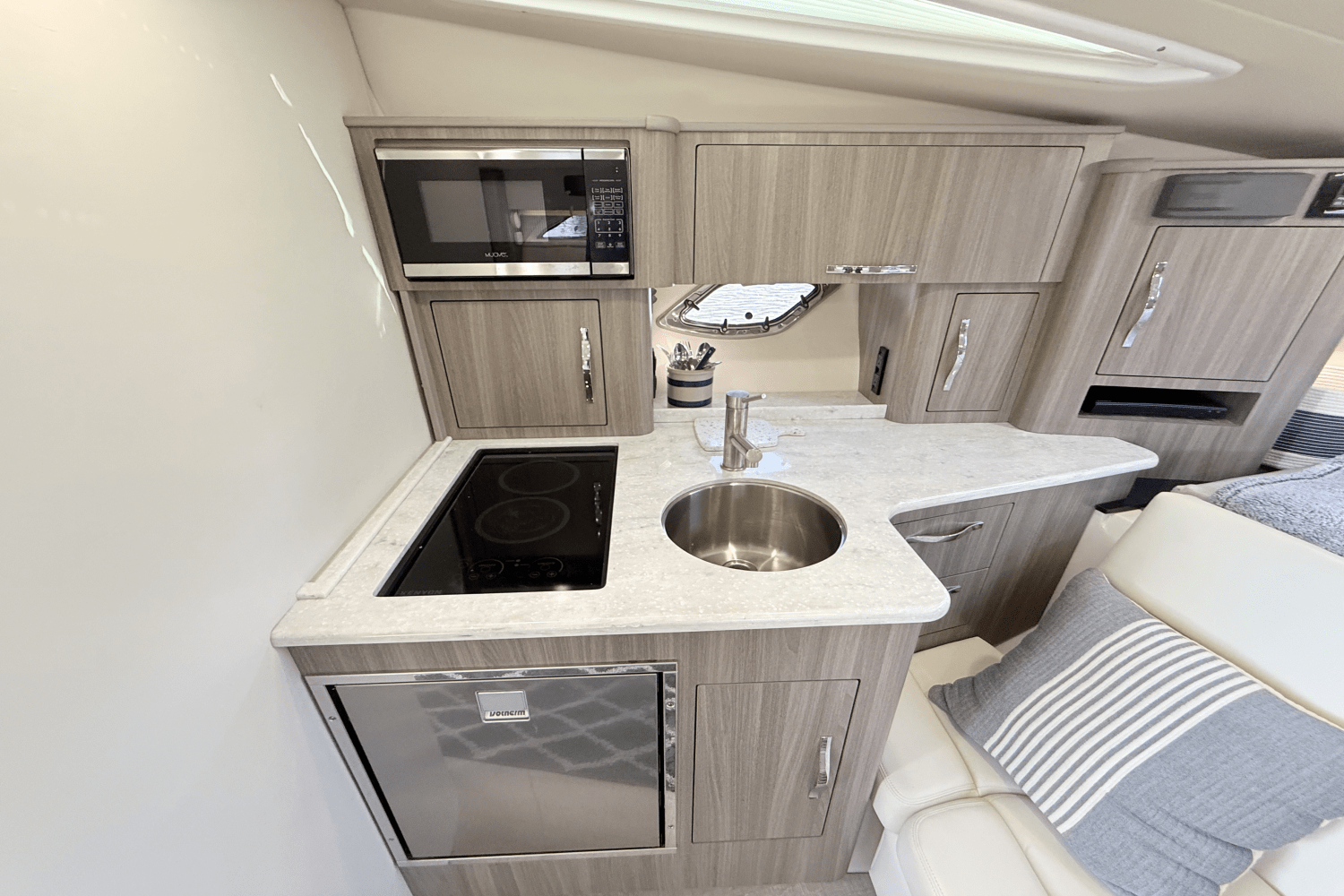 Slide: The Image of Regal 35 SPORT COUPE 2021 - 45