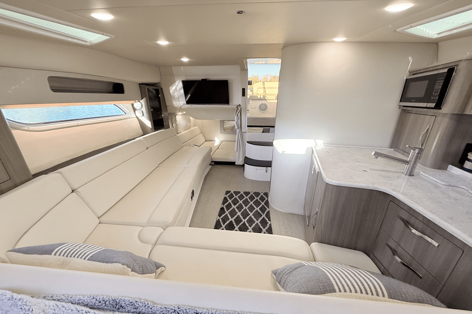 Slide: The Image of Regal 35 SPORT COUPE 2021 - 48