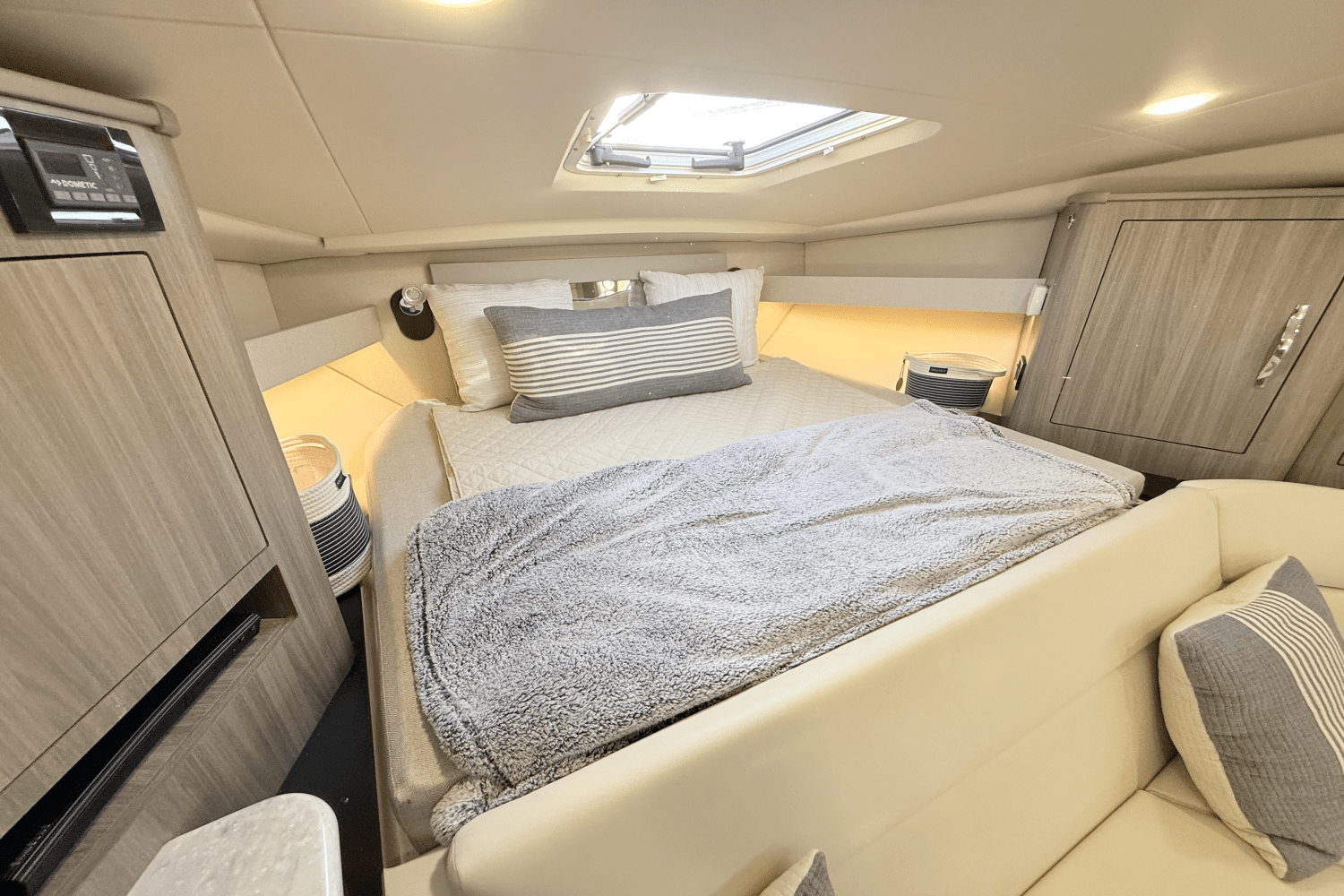 Slide: The Image of Regal 35 SPORT COUPE 2021 - 50