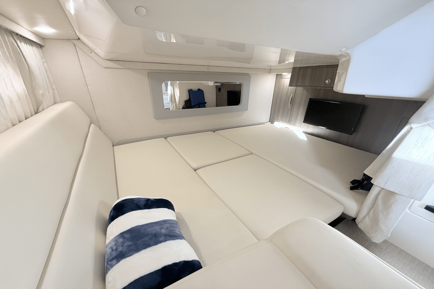 Slide: The Image of Regal 35 SPORT COUPE 2021 - 54