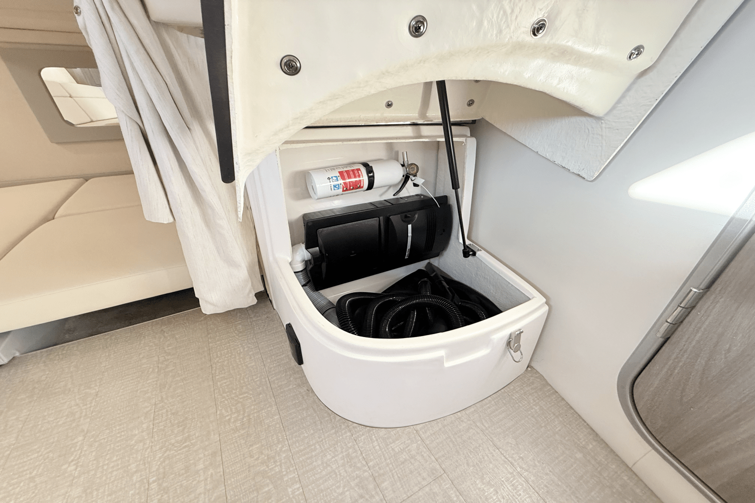 Slide: The Image of Regal 35 SPORT COUPE 2021 - 61