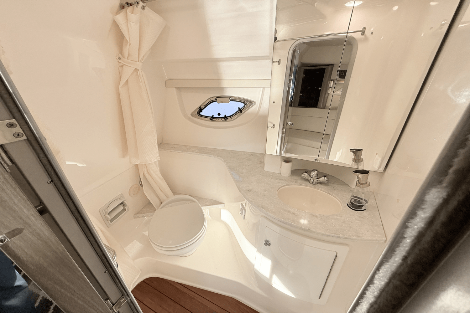 Slide: The Image of Regal 35 SPORT COUPE 2021 - 64