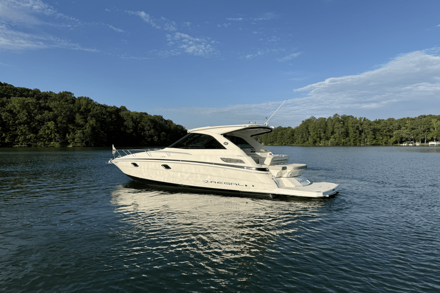 Slide: The Image of Regal 35 SPORT COUPE 2021 - 8