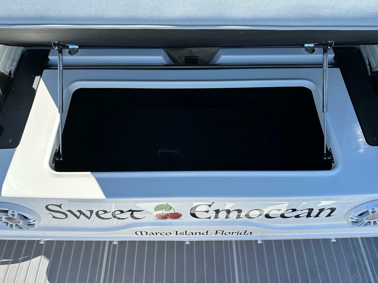 Slide: The Image of 2021 Regal 36XO- Transom - 5281139