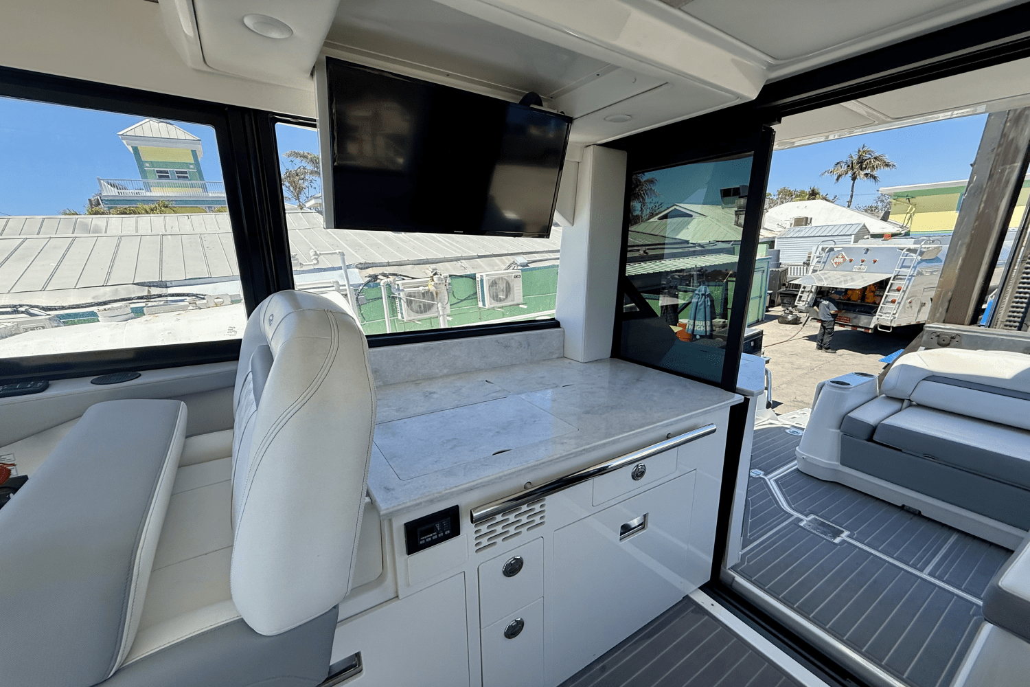 Slide: The Image of Regal 36 XO 2023 - 33